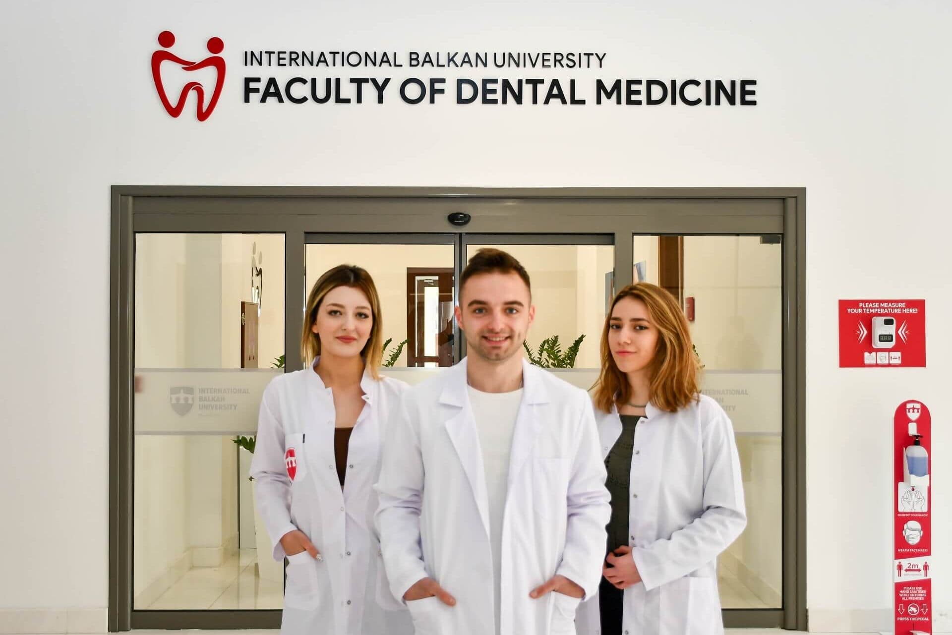 Dental fakültesi öğrencileri